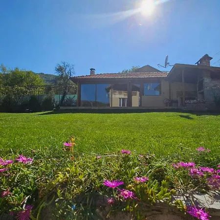Villa доброво