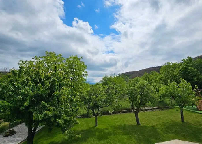 Villa доброво Dobrovo