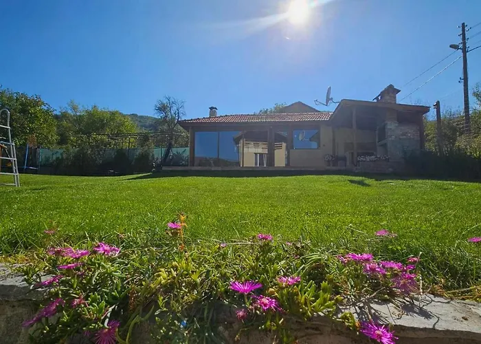 Villa доброво